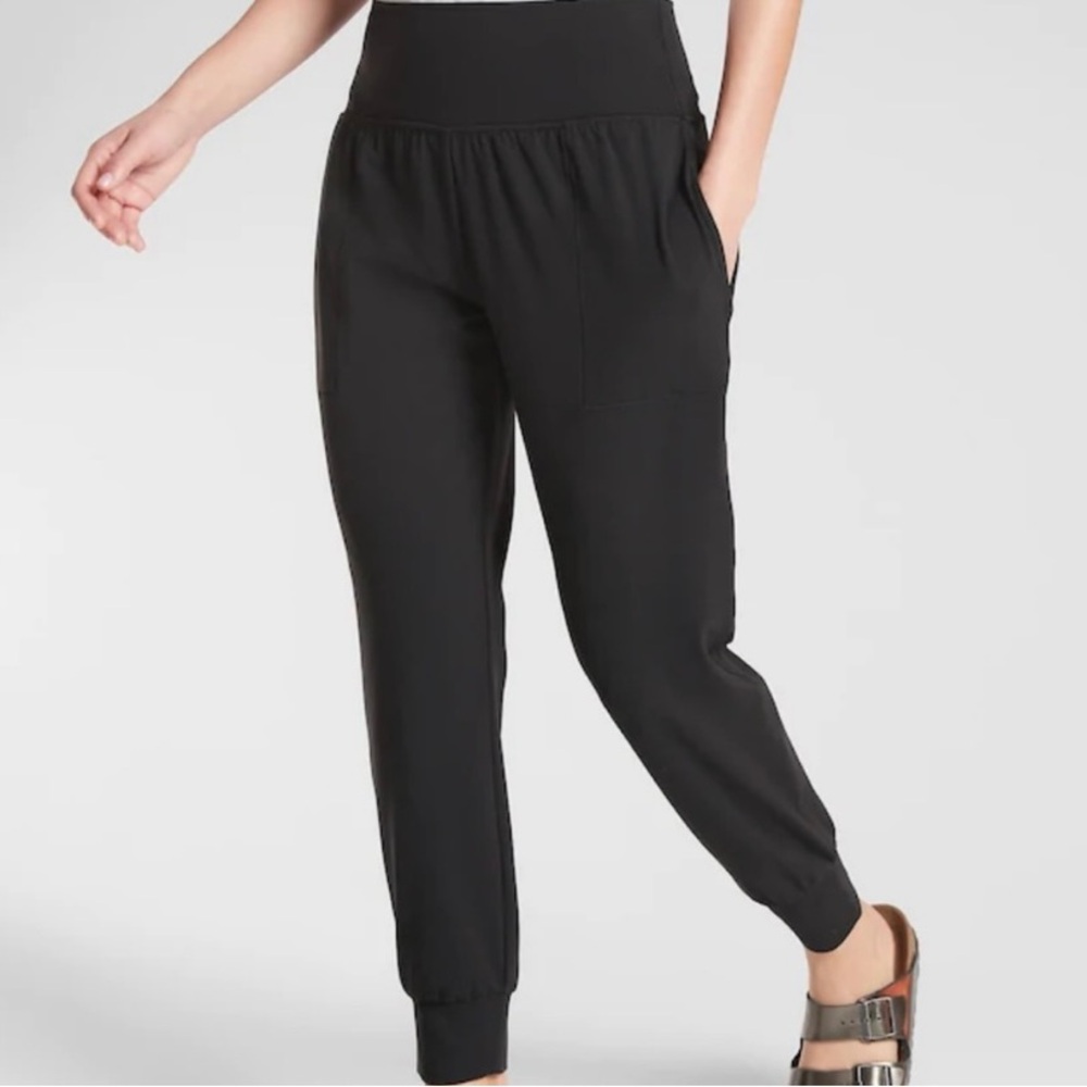 Athleta Black Cruise Jogger in Powervita High Rise Pockets
